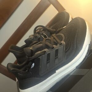 Adidas sneakers Ultraboost Light sz 5.5 Women (4 youth)